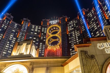 Grande roue du moulinet d'or dans Studio City Macau