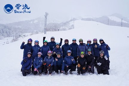 Kelas Ski atau Snowboard Persendirian di Rusutsu