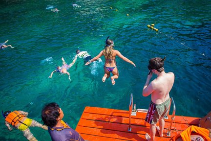 Snorkel Tour ke Koh Nangyuan dan The Hidden Bays of Koh Tao oleh Oxygen