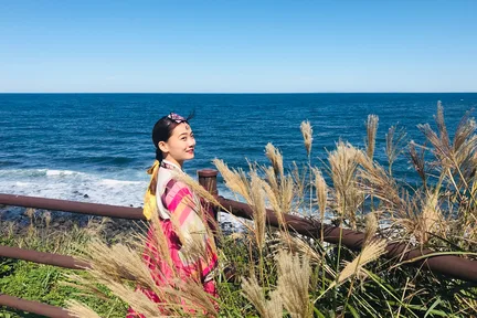 Jeju Hanbok Private Guide Tour + Photo Session in Yongduam Rock