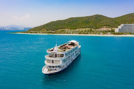 Romantische Sonnenuntergangsreise mit Abendessen auf einer Sea Coral Cruise