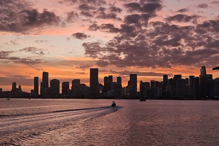 Miami Skyline Sunset Cruise Tour on South Beach and Biscayne Bay