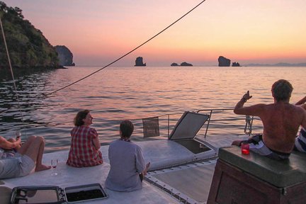 Experiencia de crucero al atardecer en Langkawi