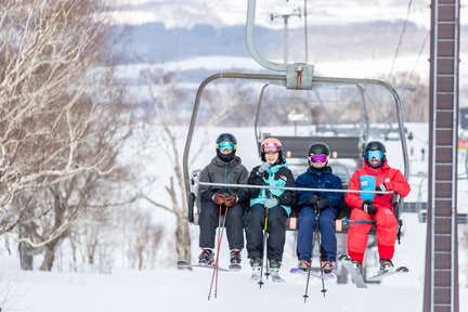 Ski Rental at Niseko Sports Hanazono