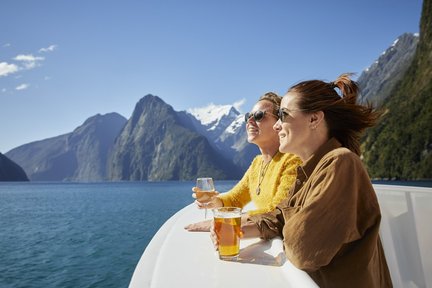 Milford Sound Cruise by RealNZ