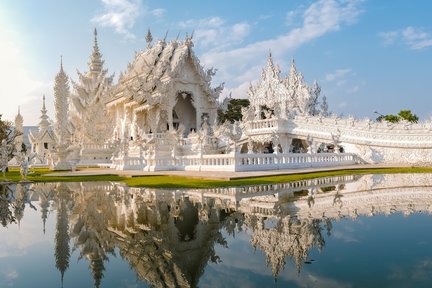 Join-in White Temple Blue Temple and Black House Tour From Chiangmai