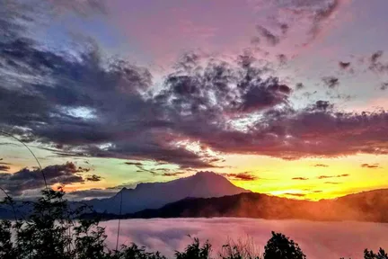 Lawatan Hiking Sambil Melihat Matahari Terbit di St. Veronica's Hill