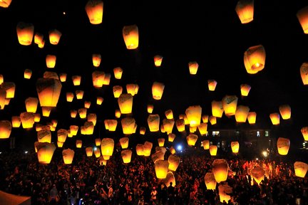 Pingxi Sky Lantern Festival Day Tour from Taipei