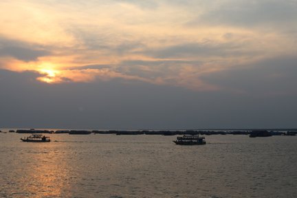 コンポンプルク・チョンクニア・水没森 サンセットクルーズツアー（シェムリアップ / Tara Boats提供）