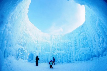 [Hokkaido | Noboribetsu Lake Toya Niseko One-Day Tour] Little Fuji Yotei & Takahashi Ranch & Lake Toya & Noboribetsu Hell Valley & Bear Ranch & Kyogoku Famous Water Park & Winter Lake Shikotsu Ice Wave Festival One-day Tour ｜Departure from Sapporo