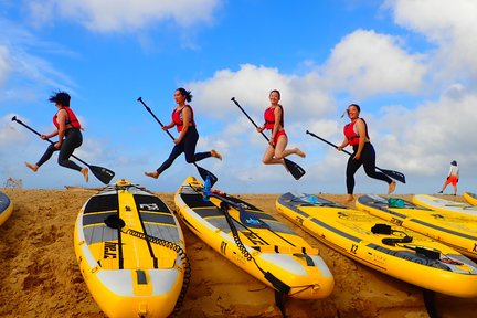 Stand-Up-Paddleboarding am Shuang-Fluss vom Fulong Beach aus