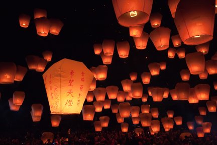 2025 Pingxi Sky Lantern Festival/Hundreds of sky lanterns in Shifen Square/One-day tour of Jiufen Old Street