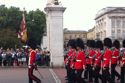 Tour por el Palacio de Buckingham y el cambio de guardia en Londres