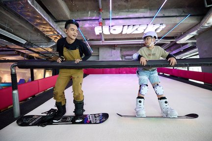 Pusat Pengalaman Flowski's Indoor Heated Water Surfing & Indoor Ski | Ski Water Skiing Indoor Sports | Wong Chuk Hang