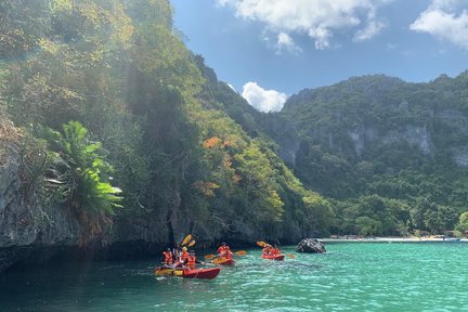 Angthong National Marine Park Excursion oleh Big Boat