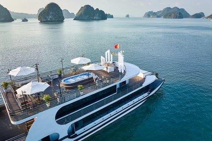 Tour Ngày Tham Quan Vịnh Hạ Long bằng Du Thuyền 5 Sao Cozy Bay Premium (Tuyến 2)