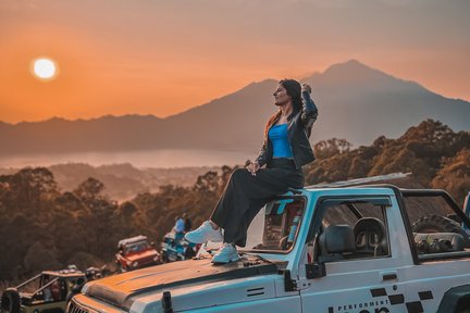 Mount Batur 4WD Jeep Sunrise Tour con fotografo