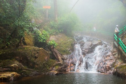 Tour privato di un giorno alle cascate dell'amore e dell'argento da Sapa