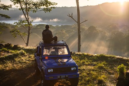 Munduk Jeep Sunrise Adventure, Twin Lakes, and Hidden Waterfalls