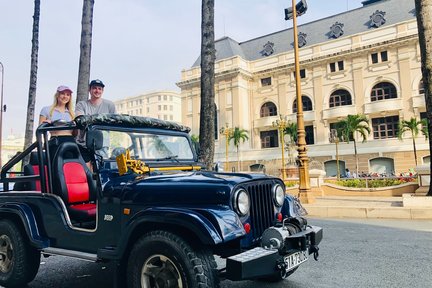 Lawatan Malam Peribadi ke Sai Gon dengan Jeep Tentera Vintaj