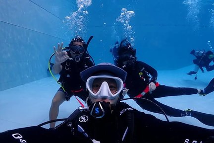 Dive Recharged: Bangkok Scuba Refresher Bliss with PADI 5*DiveCenter