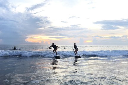 Cours de surf à Kuta par Daddy and Mom Surfing School