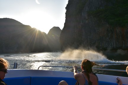 Early Bird Phi Phi and 4 Islands Tour from Krabi