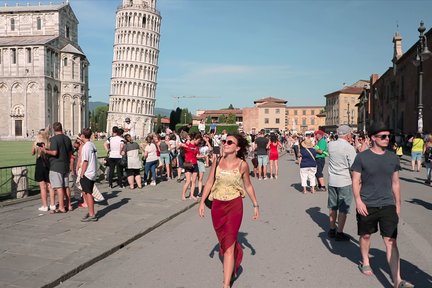 Leaning Tower of Pisa, Volterra, and Lucca day tour from Florence