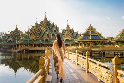 Tour Khám Phá Lịch Sử Bangkok: Thành Phố Cổ, Wat Paknam và Bảo Tàng Erawan