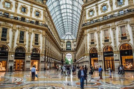 Tur jalan kaki malam hari di Milan