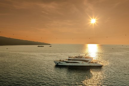 ทัวร์ชมพระอาทิตย์ตกที่ฟู้ก๊วกและรับประทานอาหารเย็นบนเรือ Nautilus Namaste Cruise