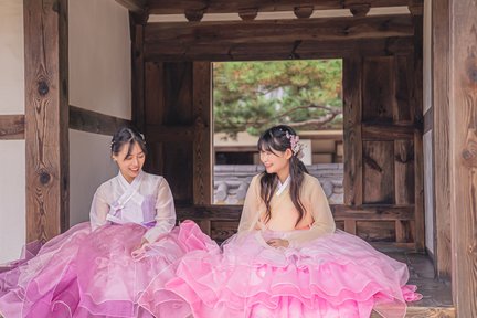 Hanbok-Verleihgutschein im Jeonju Hanok Village Hanboknam Store