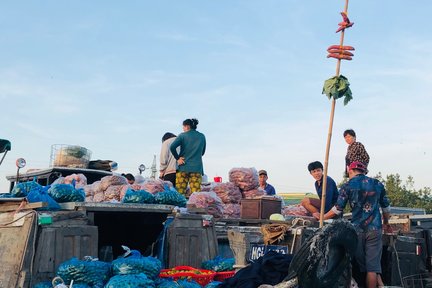 Cai Rang Floating Market & Cacao Immersion Half Day Tour in Can Tho