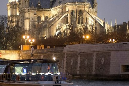 巴黎塞纳河Bateaux Parisiens晚餐游船