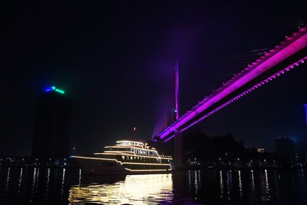 Makan Malam Matahari Terbenam dan Dazzling Night of Ha Long Bay oleh Sea Octopus