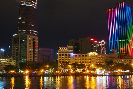 Visite culturelle de Saigon en soirée avec spectacle de marionnettes sur l'eau et dîner-croisière sur la rivière