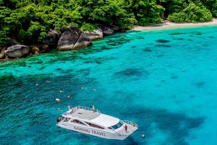 Tour Khám Phá Đảo Similan Trong Ngày bằng Catamaran từ Phuket