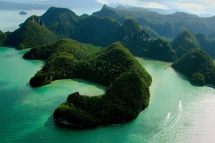 Visite privée de l'île Dayang Bunting avec randonnée dans la jungle et baignade dans le lac