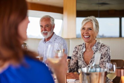 Crucero con almuerzo y vistas al puerto de Sídney a cargo del Capitán Cook