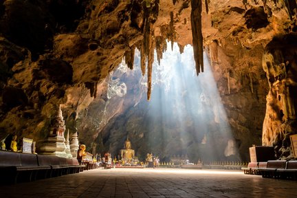 Tour Ngày Tham Quan Phra Nakhon Khiri và Tham Khao Luang ở Hua Hin của AK Travel