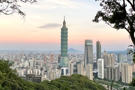 Taipei: CKS & Taipei 101 or National Palace Museum & Longshan Temple