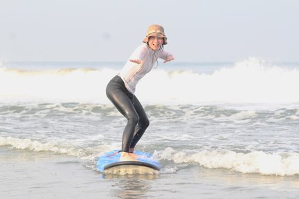 Cours de surf à la plage de Kuta par UP2U Surf School Bali