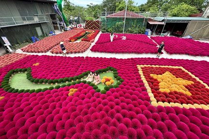 Incense Quang Phu Cau Village & Handicraft Village Tour