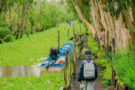 Tra Su Cajuput Forest & Chau Doc Market Tour dari Can Tho