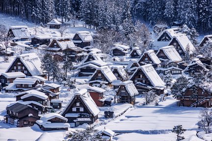 A one-day trip to Shirakawago to visit Gujo Hachiman and Hida Takayama (departing from Nagoya)