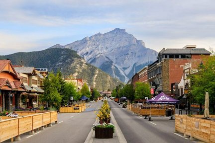 Lakes Louise & Moraine, Johnston Canyon & Banff One Day Tour 