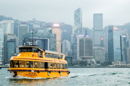 Abendliche Bootsfahrt durch den Victoria Harbour mit unbegrenzten Getränken