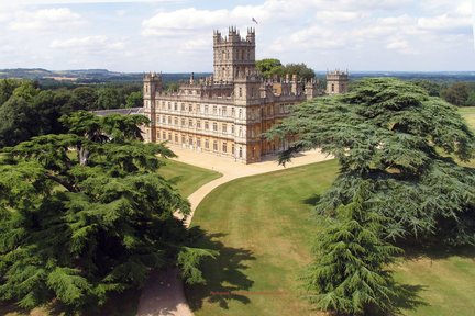 Downton Abbey, Oxford, and Bampton Guided Tour from London
