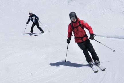 Kelas Persendirian Ski atau Snowboard 3 Jam di Shiga Kogen dengan Pengangkutan