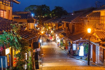 Visite privée à pied d'une demi-journée de la ville de Kyoto, Kyoto magique après la tombée de la nuit